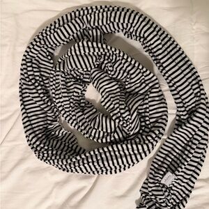 Solly Baby Black and White Wrap